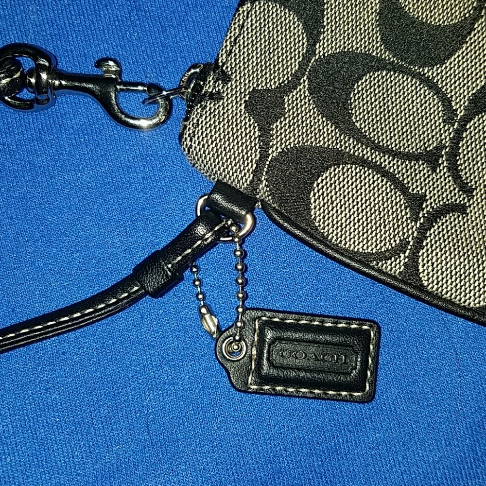 Coach wristlet - Picture 2 of 5